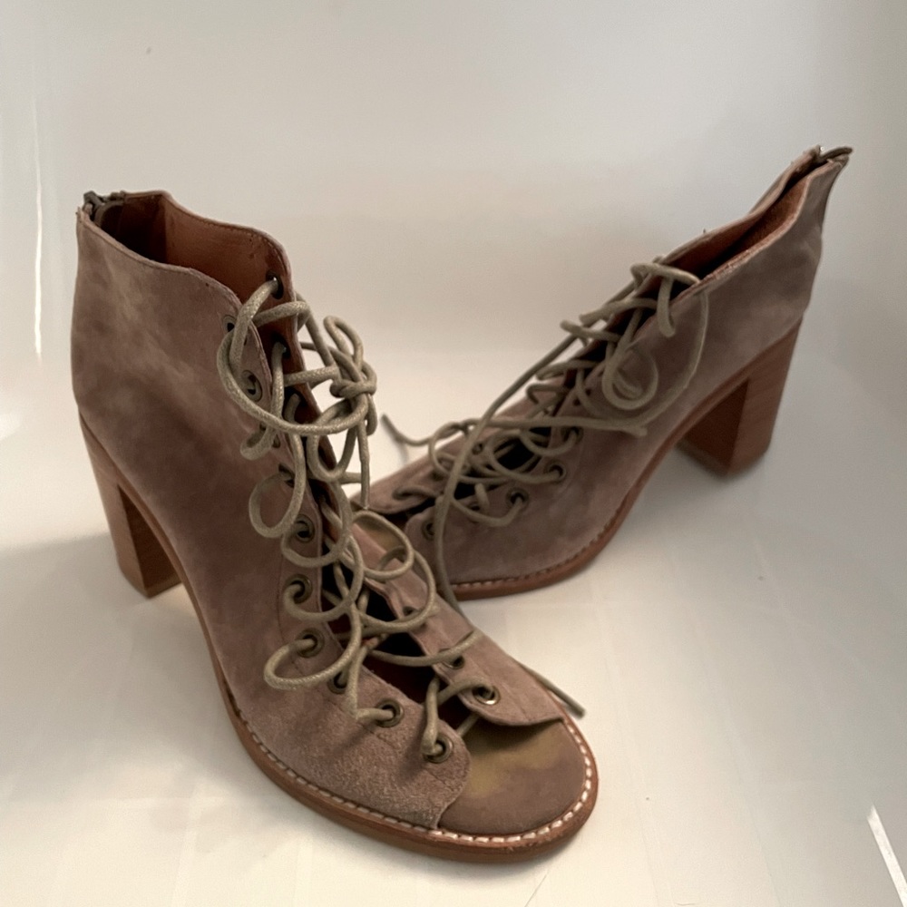 Sam Edelman Suede Lace Up Heels Size 7.5